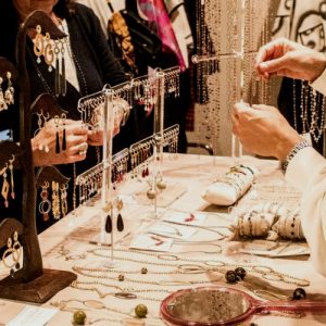 Mercatino artigianato locale e prodotti tipici 2023